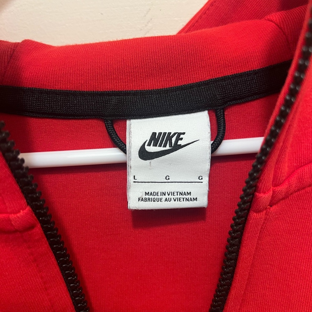 NikeTech Red - Picture 4 of 10
